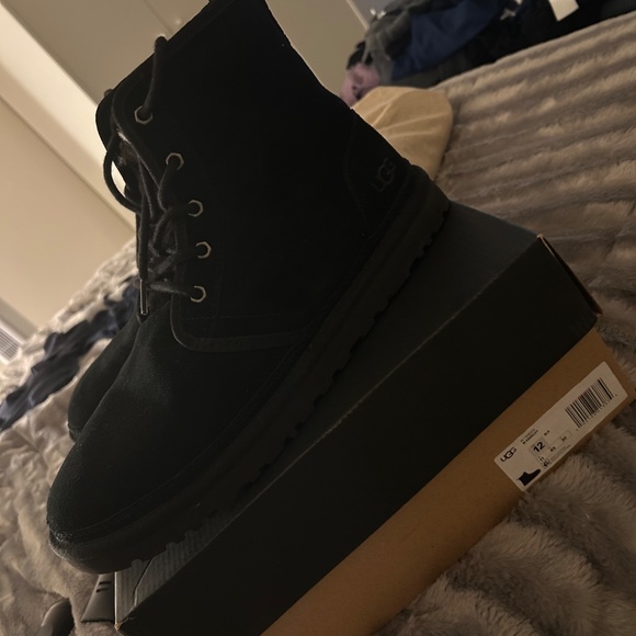 BRAND NEW SIZE 12 M UGGS - Picture 5 of 8